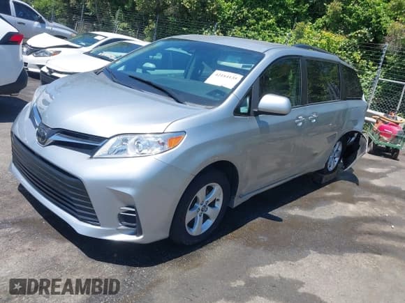 ✅ 2020 Toyota Sienna LE Auto Access Seat • VIN: 5TDKZ3DC3LS053328 • Lot: 42184135. Listed on IAAI with 65,300 mi. Free auction sales archive from the USA and detailed vehicle history report at DreamBid. Image 19.