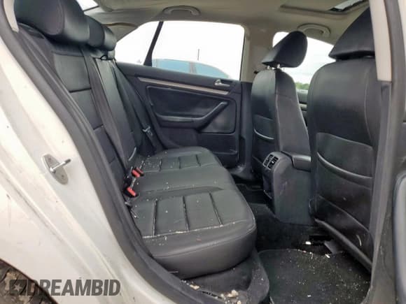 ✅ 2010 Volkswagen Jetta Limited Edition • VIN: 3VWRZ7AJ8AM165531 • Lot: 58623515. Listed on Copart with 166,829 mi. Free auction sales archive from the USA and detailed vehicle history report at DreamBid. Image 10.