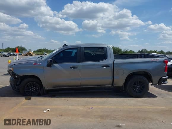 ✅ 2020 Chevrolet Silverado 1500 LT Trail Boss • VIN: 3GCPYFED2LG273673 • Lot: 42888954. Wystawiony na IAAI z przebiegiem 125 577 mil. Bezpłatny archiwum sprzedaży aukcyjnych z USA i szczegółowy raport historii pojazdu na DreamBid. Zdjęcie 15.