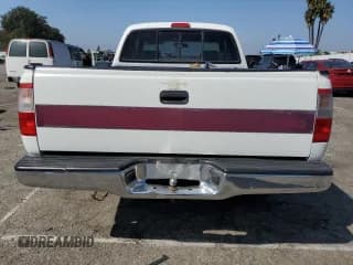 ✅ 1997 Toyota T100 DX • VIN: JT4TN12D0V0038324 • Лот: 72609844. Опубликован ранее на Copart с пробегом 233 254 миль. Бесплатный доступ к архиву аукционных продаж из США и подробный отчёт об истории автомобиля на DreamBid. Изображение 6.