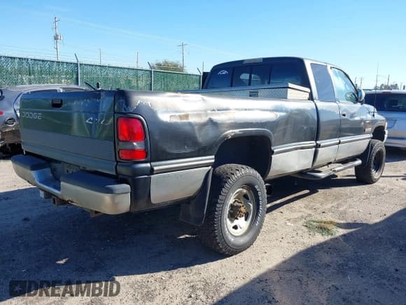 ✅ 1997 Dodge 2500 • VIN: 3B7KF23D1VM590747 • Лот: 43596480. Опубликован ранее на IAAI с пробегом 282 381 миль. Бесплатный доступ к архиву аукционных продаж из США и подробный отчёт об истории автомобиля на DreamBid. Изображение 4.
