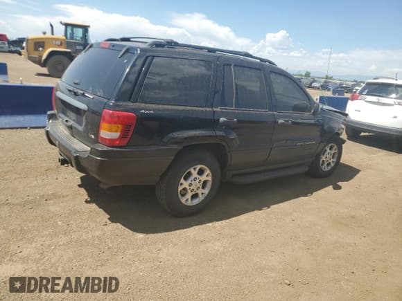 ✅ 2000 Jeep Grand Cherokee Laredo • VIN: 1J4GW48N0YC210235 • Lot: 60558905. Listed on Copart with 131,108 mi. Free auction sales archive from the USA and detailed vehicle history report at DreamBid. Image 3.