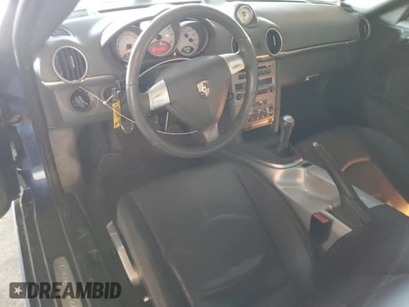 ✅ 2006 Porsche Cayman S • VIN: WP0AB29806U784829 • Lot: 79321164. Wystawiony na Copart z przebiegiem 97 147 mil. Bezpłatny archiwum sprzedaży aukcyjnych z USA i szczegółowy raport historii pojazdu na DreamBid. Zdjęcie 8.