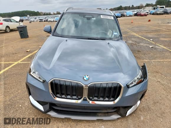 ✅ 2023 BMW X1 xDrive28i • VIN: WBX73EF08P5X37473 • Lot: 93006735. Wystawiony na Copart z przebiegiem 28 207 mil. Bezpłatny archiwum sprzedaży aukcyjnych z USA i szczegółowy raport historii pojazdu na DreamBid. Zdjęcie 5.