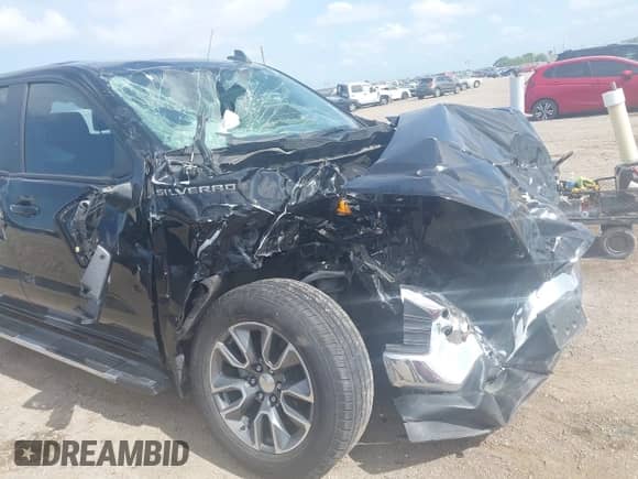 2022 Chevrolet Silverado 1500 LT z VIN 1GCPWCED0NZ201765, wystawiony jako IAAI lot #42423674 z przebiegiem 40 001 mil mil oraz . Historia ofert i sprzedaży dostępna na DreamBid. Obrazek 6.