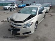 ✅ 2010 Chevrolet Malibu 1LS • VIN: 1G1ZB5EB2AF293884 • Lot: 43537559. Wystawiony na IAAI z przebiegiem 129 431 mil. Bezpłatny archiwum sprzedaży aukcyjnych z USA i szczegółowy raport historii pojazdu na DreamBid. Zdjęcie 2.