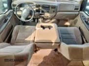 ✅ 2002 Ford F-250 XL • VIN: 1FTNW20F82EA21737 • Лот: 93669585. Опубликован ранее на Copart с пробегом 241 098 миль. Бесплатный доступ к архиву аукционных продаж из США и подробный отчёт об истории автомобиля на DreamBid. Изображение 8.