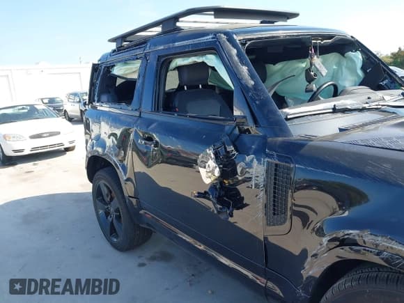 ✅ 2022 Land Rover Defender • VIN: SALEY6RU3N2094502 • Lot: 41441167. Listed on IAAI with 28,610 mi. Free auction sales archive from the USA and detailed vehicle history report at DreamBid. Image 19.