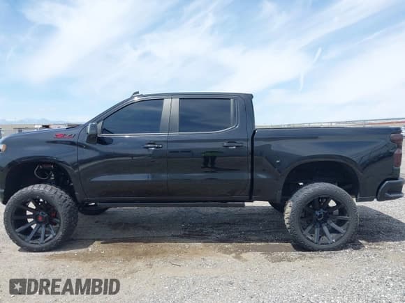✅ 2021 Chevrolet Silverado 1500 RST • VIN: 1GCUYEEL8MZ376540 • Lot: 42153636. Wystawiony na IAAI z przebiegiem 40 516 mil. Bezpłatny archiwum sprzedaży aukcyjnych z USA i szczegółowy raport historii pojazdu na DreamBid. Zdjęcie 14.