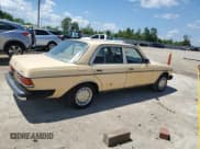 ✅ 1981 Mercedes-Benz 240 • VIN: WDBAB23A1BB225239 • Lot: 64263965. Wystawiony na Copart z przebiegiem 161 741 mil. Bezpłatny archiwum sprzedaży aukcyjnych z USA i szczegółowy raport historii pojazdu na DreamBid. Zdjęcie 3.