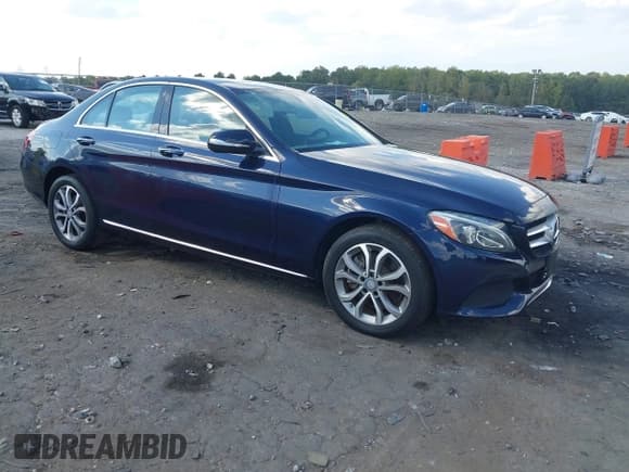 ✅ 2015 Mercedes-Benz C 300 • VIN: 55SWF4KB1FU067925 • Lot: 43258603. Wystawiony na IAAI z przebiegiem 51 409 mil. Bezpłatny archiwum sprzedaży aukcyjnych z USA i szczegółowy raport historii pojazdu na DreamBid. Zdjęcie 1.