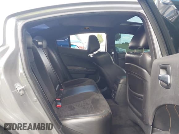 ✅ 2018 Dodge Charger R/T Scat Pack • VIN: 2C3CDXGJ5JH193420 • Lot: 43043636. Wystawiony na IAAI z przebiegiem 75 284 mil. Bezpłatny archiwum sprzedaży aukcyjnych z USA i szczegółowy raport historii pojazdu na DreamBid. Zdjęcie 8.