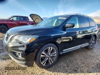 ✅ 2018 Nissan Pathfinder SL • VIN: 5N1DR2MM3JC618991 • Лот: 86190895. Опубликован ранее на Copart с пробегом 92 402 миль. Бесплатный доступ к архиву аукционных продаж из США и подробный отчёт об истории автомобиля на DreamBid. Изображение 1.
