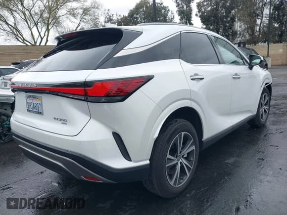 ✅ 2023 Lexus RX 350 • VIN: 2T2BAMCA0PC034324 • Lot: 41759608. Wystawiony na IAAI z przebiegiem 8 001 mil. Bezpłatny archiwum sprzedaży aukcyjnych z USA i szczegółowy raport historii pojazdu na DreamBid. Zdjęcie 4.