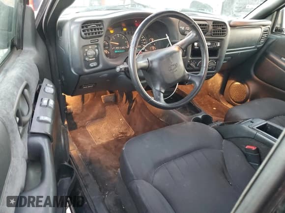 ✅ 2003 Chevrolet S-10 LS • VIN: 1GCCT19X538213185 • Лот: 82827614. Опубликован ранее на Copart с пробегом 226 572 миль. Бесплатный доступ к архиву аукционных продаж из США и подробный отчёт об истории автомобиля на DreamBid. Изображение 8.
