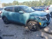 ✅ 2025 Kia Seltos EX • VIN: KNDERCAA0S7737892 • Лот: 43264875. Опубликован ранее на IAAI с пробегом 11 127 миль. Бесплатный доступ к архиву аукционных продаж из США и подробный отчёт об истории автомобиля на DreamBid. Изображение 1.