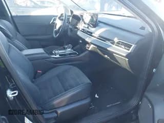 ✅ 2025 Mitsubishi Outlander SE • VIN: JA4J4VA89SZ035882 • Lot: 43761196. Wystawiony na IAAI z przebiegiem 16 528 mil. Bezpłatny archiwum sprzedaży aukcyjnych z USA i szczegółowy raport historii pojazdu na DreamBid. Zdjęcie 5.