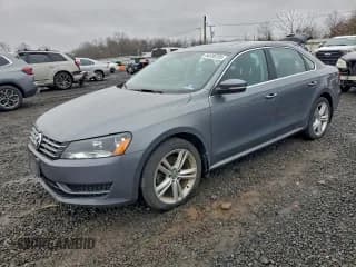 ✅ 2014 Volkswagen Passat SE • VIN: 1VWBN7A3XEC057045 • Lot: 94336765. Wystawiony na Copart z przebiegiem 141 436 mil. Bezpłatny archiwum sprzedaży aukcyjnych z USA i szczegółowy raport historii pojazdu na DreamBid. Zdjęcie 1.