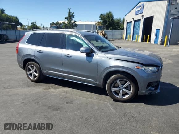 ✅ 2016 Volvo XC90 T5 Momentum • VIN: YV4102XK6G1065766 • Lot: 68206575. Listed on Copart with 39,140 mi. Free auction sales archive from the USA and detailed vehicle history report at DreamBid. Image 4.
