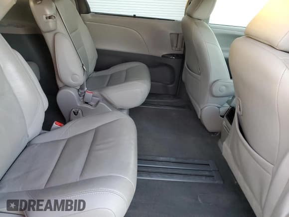 ✅ 2016 Toyota Sienna XLE • VIN: 5TDYK3DC1GS764613 • Lot: 92374615. Listed on Copart with 160,632 mi. Free auction sales archive from the USA and detailed vehicle history report at DreamBid. Image 11.