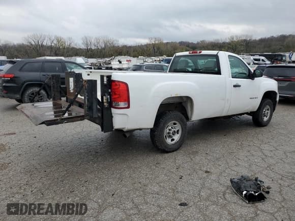 ✅ 2009 GMC Sierra 1500 • VIN: 1GTHC44K79E142956 • Лот: 80669944. Опубликован ранее на Copart с пробегом 309 022 миль. Бесплатный доступ к архиву аукционных продаж из США и подробный отчёт об истории автомобиля на DreamBid. Изображение 3.