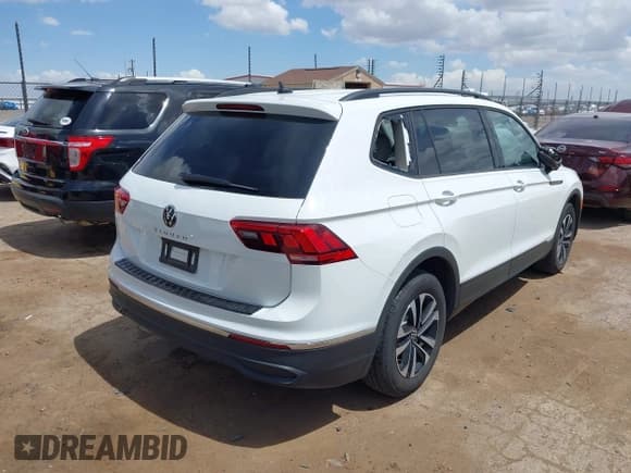 ✅ 2024 Volkswagen Tiguan S • VIN: 3VVRB7AX3RM133188 • Lot: 42570449. Listed on IAAI with 8,400 mi. Free auction sales archive from the USA and detailed vehicle history report at DreamBid. Image 4.