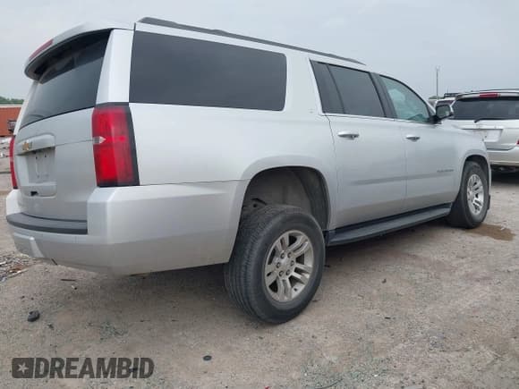 ✅ 2020 Chevrolet Suburban LT • VIN: 1GNSCHKC6LR265468 • Lot: 42042772. Wystawiony na IAAI z przebiegiem 113 335 mil. Bezpłatny archiwum sprzedaży aukcyjnych z USA i szczegółowy raport historii pojazdu na DreamBid. Zdjęcie 4.