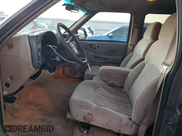 2000 Chevrolet Blazer LS с VIN 1GNCS13W7YK218263, выставлен на аукционе Copart как лот 80774144 с пробегом 76 764 миль миль и Списание • Salvage title. История ставок и продаж доступна на DreamBid. Изображение 7.