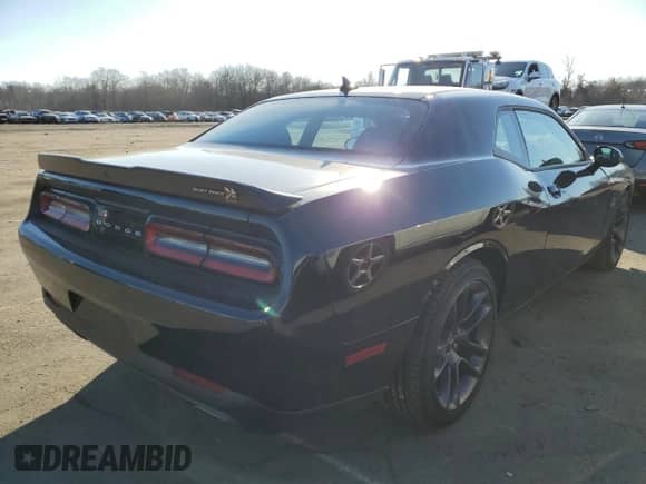✅ 2022 Dodge Challenger R/T Scat Pack Widebody • VIN: 2C3CDZFJXNH165065 • Lot: 39550083. Wystawiony na Copart z przebiegiem 3 756 mil mil. Skorzystaj z bezpłatnego archiwum sprzedaży aukcyjnych z USA i zobacz szczegółowy raport historii pojazdu na DreamBid. Zdjęcie 3.