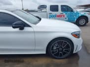 ✅ 2019 Mercedes-Benz C 300 • VIN: WDDWJ8DB0KF784235 • Lot: 42675927. Wystawiony na IAAI z przebiegiem 79 652 mil. Bezpłatny archiwum sprzedaży aukcyjnych z USA i szczegółowy raport historii pojazdu na DreamBid. Zdjęcie 18.