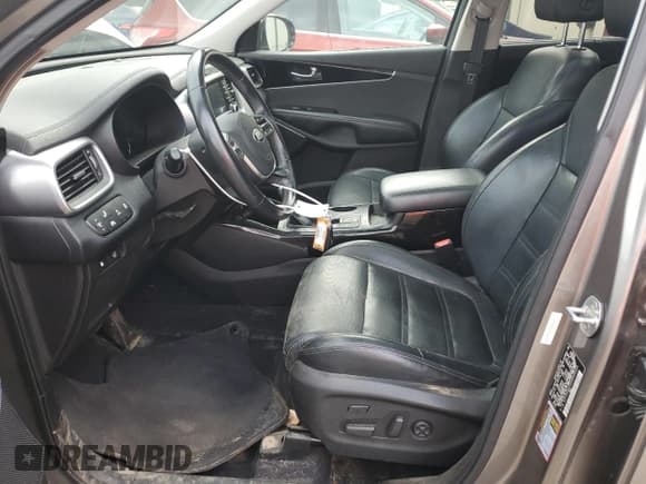✅ 2019 Kia Sorento SX Limited • VIN: 5XYPKDA55KG464053 • Lot: 80936305. Listed on Copart with 108,321 mi. Free auction sales archive from the USA and detailed vehicle history report at DreamBid. Image 7.