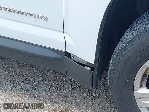 ✅ 2015 GMC Terrain SLE • VIN: 2GKFLRE30F6183266 • Lot: 42791293. Wystawiony na IAAI z przebiegiem 178 465 mil. Bezpłatny archiwum sprzedaży aukcyjnych z USA i szczegółowy raport historii pojazdu na DreamBid. Zdjęcie 12.