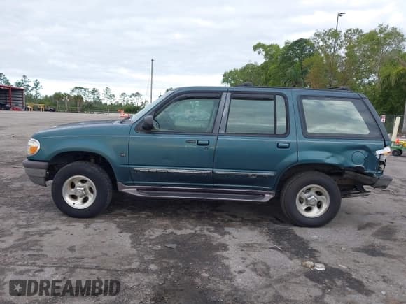 ✅ 1997 Ford Explorer XLT • VIN: 1FMDU32P3VZB34002 • Lot: 41620592. Wystawiony na IAAI z przebiegiem 227 461 mil. Bezpłatny archiwum sprzedaży aukcyjnych z USA i szczegółowy raport historii pojazdu na DreamBid. Zdjęcie 15.