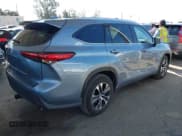 ✅ 2022 Toyota Highlander XLE • VIN: 5TDHZRAH1NS121058 • Lot: 41992011. Wystawiony na IAAI z przebiegiem 40 181 mil. Bezpłatny archiwum sprzedaży aukcyjnych z USA i szczegółowy raport historii pojazdu na DreamBid. Zdjęcie 4.
