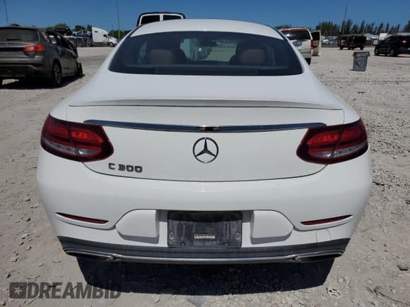 ✅ 2019 Mercedes-Benz C 300 • VIN: WDDWJ8DB0KF849018 • Lot: 49503425. Wystawiony na Copart z przebiegiem 67 672 mil. Bezpłatny archiwum sprzedaży aukcyjnych z USA i szczegółowy raport historii pojazdu na DreamBid. Zdjęcie 6.