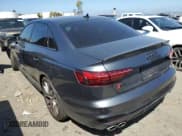 ✅ 2022 Audi S4 Premium Plus • VIN: WAUB4AF40NA032328 • Lot: 49596314. Wystawiony na Copart z przebiegiem 14 516 mil. Bezpłatny archiwum sprzedaży aukcyjnych z USA i szczegółowy raport historii pojazdu na DreamBid. Zdjęcie 2.