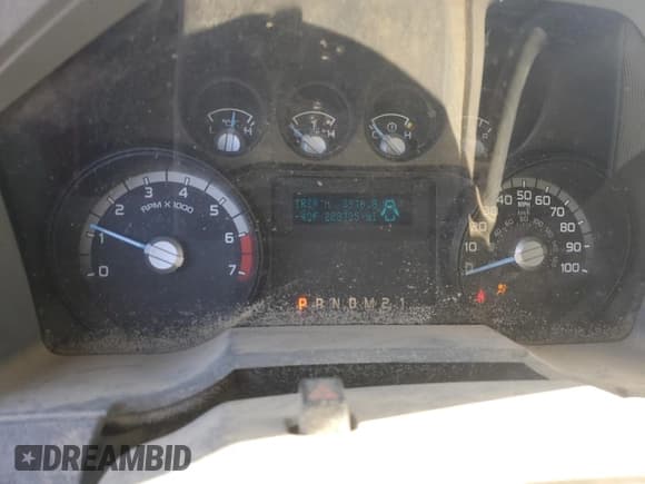 ✅ 2012 Ford F-250 XL • VIN: 1FT7X2B62CEB27489 • Lot: 81681575. Wystawiony na Copart z przebiegiem 228 735 mil. Bezpłatny archiwum sprzedaży aukcyjnych z USA i szczegółowy raport historii pojazdu na DreamBid. Zdjęcie 9.