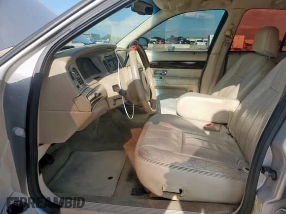 ✅ 2010 Mercury Grand Marquis LS • VIN: 2MEBM7FVXAX634331 • Lot: 84290215. Wystawiony na Copart z przebiegiem 194 097 mil. Bezpłatny archiwum sprzedaży aukcyjnych z USA i szczegółowy raport historii pojazdu na DreamBid. Zdjęcie 7.