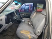 ✅ 1998 GMC Sierra 1500 • VIN: 1GTEC19W4WE517422 • Lot: 65384335. Wystawiony na Copart z przebiegiem 263 184 mil. Bezpłatny archiwum sprzedaży aukcyjnych z USA i szczegółowy raport historii pojazdu na DreamBid. Zdjęcie 7.