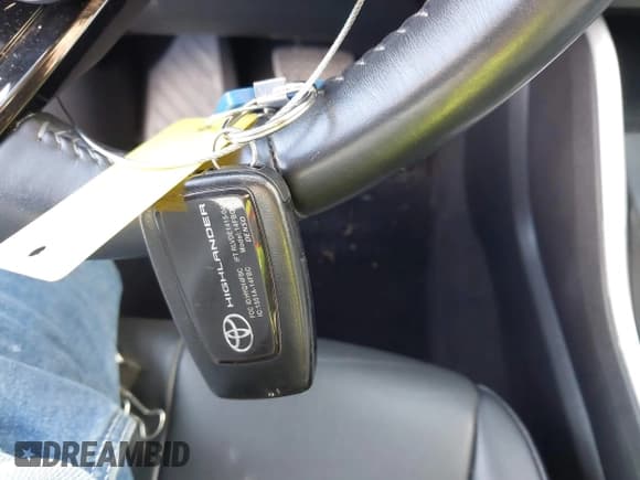 ✅ 2021 Toyota Highlander XLE • VIN: 5TDHZRBH0MS536076 • Lot: 43774970. Listed on IAAI with 64,237 mi. Free auction sales archive from the USA and detailed vehicle history report at DreamBid. Image 11.