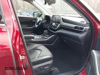 ✅ 2021 Toyota Highlander XLE • VIN: 5TDHZRBH0MS536076 • Lot: 43774970. Listed on IAAI with 64,237 mi. Free auction sales archive from the USA and detailed vehicle history report at DreamBid. Image 5.