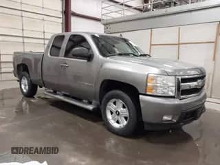 2007 Chevrolet Silverado 1500 1LT z VIN 1GCEK190X7Z522570, wystawiony jako IAAI lot #43545121 z przebiegiem 265 464 mil mil oraz . Historia ofert i sprzedaży dostępna na DreamBid. Obrazek 1.