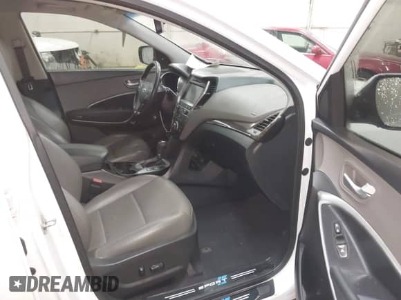 2017 Hyundai Santa Fe 2.4L с VIN 5XYZU3LB8HG395111, выставлен на аукционе IAAI как лот 43382949 с пробегом 151 972 миль миль и . История ставок и продаж доступна на DreamBid. Изображение 5.