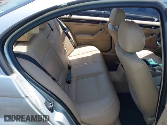 ✅ 2005 BMW 3 Series 325i • VIN: WBAEV33485KW17615 • Lot: 42651094. Listed on IAAI with 165,422 mi. Free auction sales archive from the USA and detailed vehicle history report at DreamBid. Image 8.