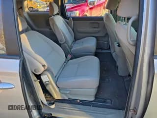 ✅ 2017 Kia Sedona L • VIN: KNDMA5C10H6264747 • Lot: 95277395. Listed on Copart with 186,984 mi. Free auction sales archive from the USA and detailed vehicle history report at DreamBid. Image 6.