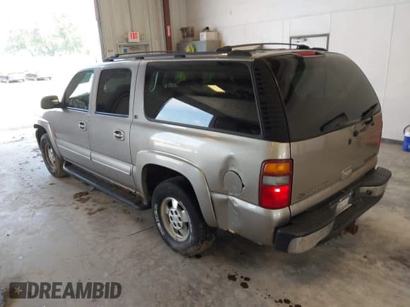 ✅ 2002 Chevrolet Suburban LT • VIN: 1GNFK16Z42J221525 • Lot: 43004717. Listed on IAAI with 266,001 mi. Free auction sales archive from the USA and detailed vehicle history report at DreamBid. Image 3.