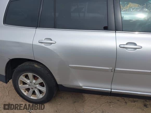 ✅ 2012 Toyota Highlander • VIN: 5TDBK3EH7CS119605 • Lot: 43342026. Listed on IAAI with 363,352 mi. Free auction sales archive from the USA and detailed vehicle history report at DreamBid. Image 17.