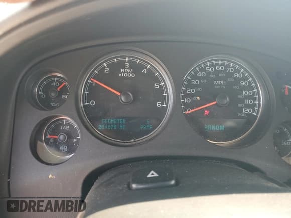 ✅ 2014 Chevrolet Suburban LT • VIN: 1GNSKJE75ER118957 • Lot: 65419354. Wystawiony na Copart z przebiegiem 204 878 mil. Bezpłatny archiwum sprzedaży aukcyjnych z USA i szczegółowy raport historii pojazdu na DreamBid. Zdjęcie 9.