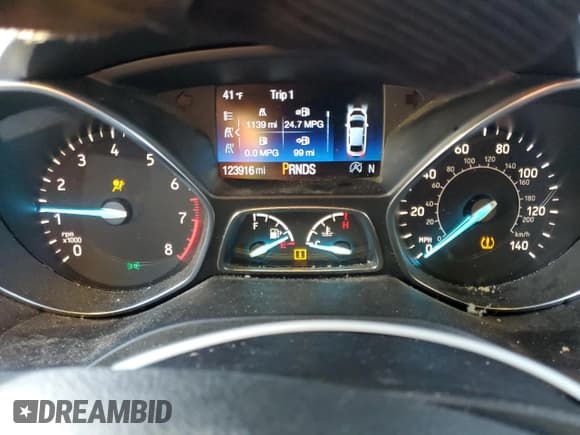 ✅ 2019 Ford Escape SE • VIN: 1FMCU9GD8KUB24569 • Lot: 82341365. Wystawiony na Copart z przebiegiem 123 916 mil. Bezpłatny archiwum sprzedaży aukcyjnych z USA i szczegółowy raport historii pojazdu na DreamBid. Zdjęcie 9.