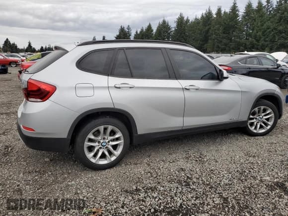 ✅ 2015 BMW X1 xDrive28i • VIN: WBAVL1C53FVY25890 • Lot: 82711785. Listed on Copart with 65,683 mi. Free auction sales archive from the USA and detailed vehicle history report at DreamBid. Image 3.